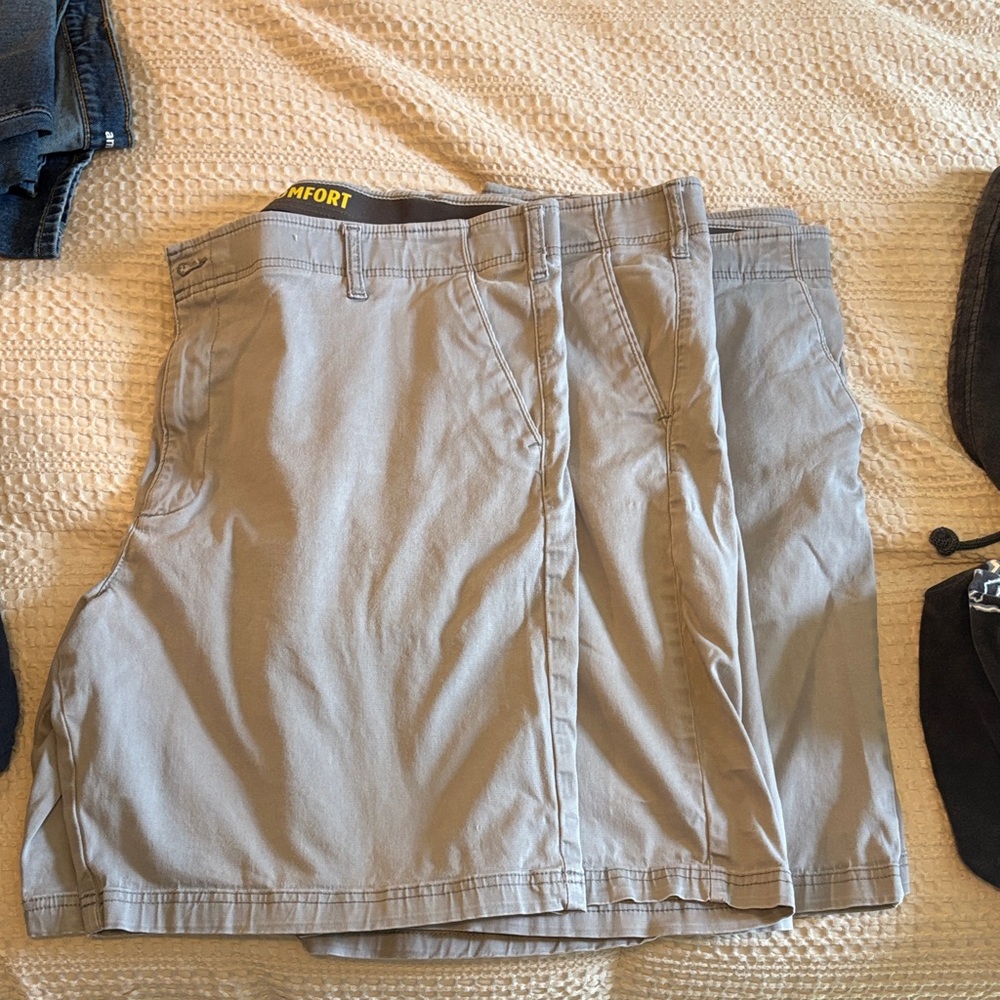 3 pack Men's lee extreme flex Comfort Chino Shorts - Light Gray 44 waist
